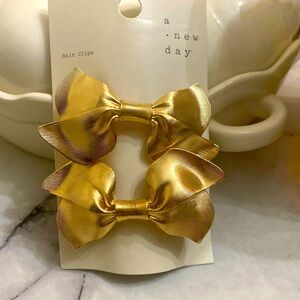 Nwt Set of 2 Gold Bow hair clips